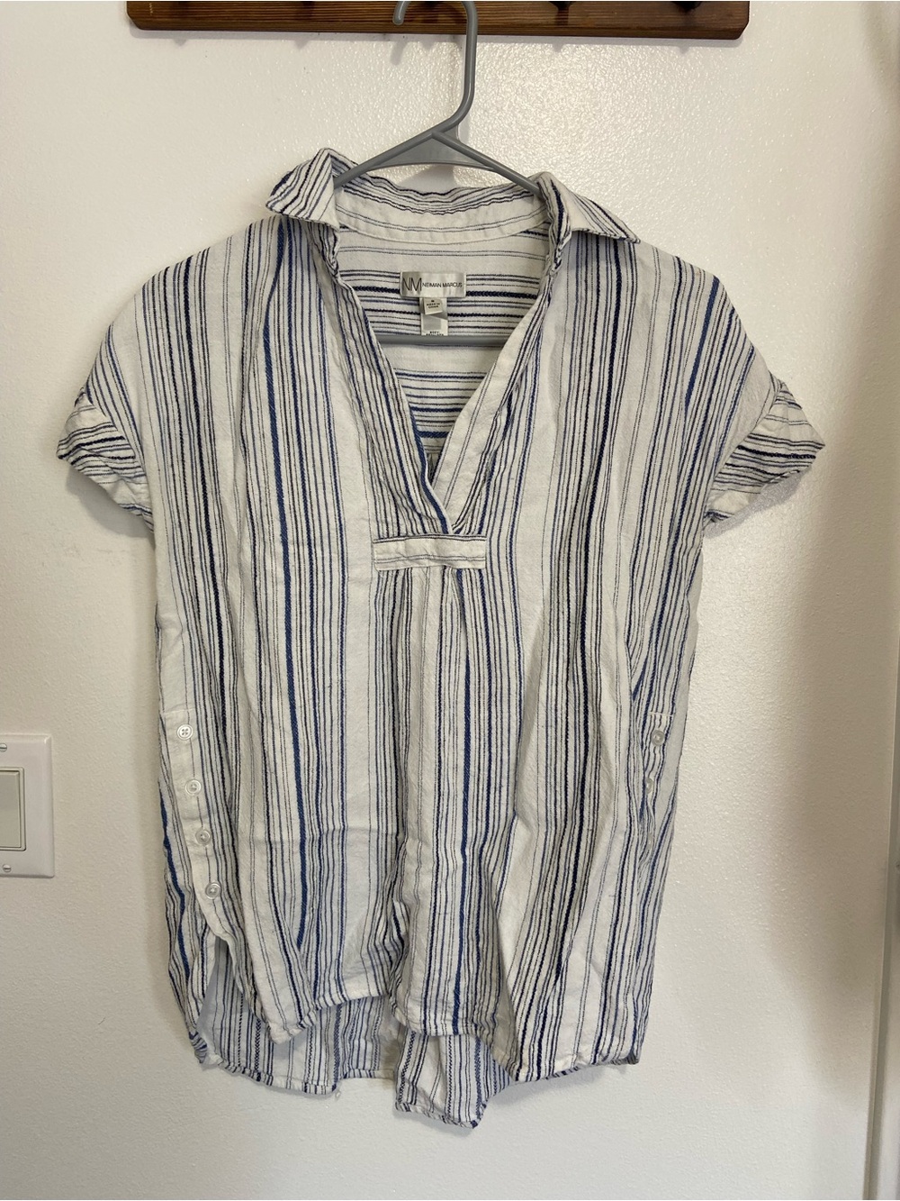 Neiman Marcus White & Navy Striped Short-Sleeve V-Neck Blouse